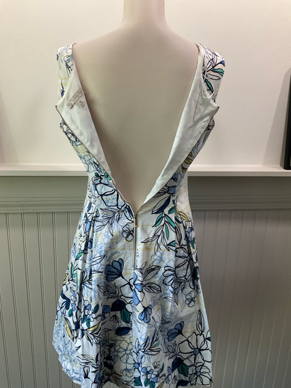 Blue Floral Fit & Flare Dress Open Back Pockets Size 10 Medium - Picture 3 of 4